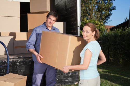Careful handling of household items during a local Hollandpark relocation